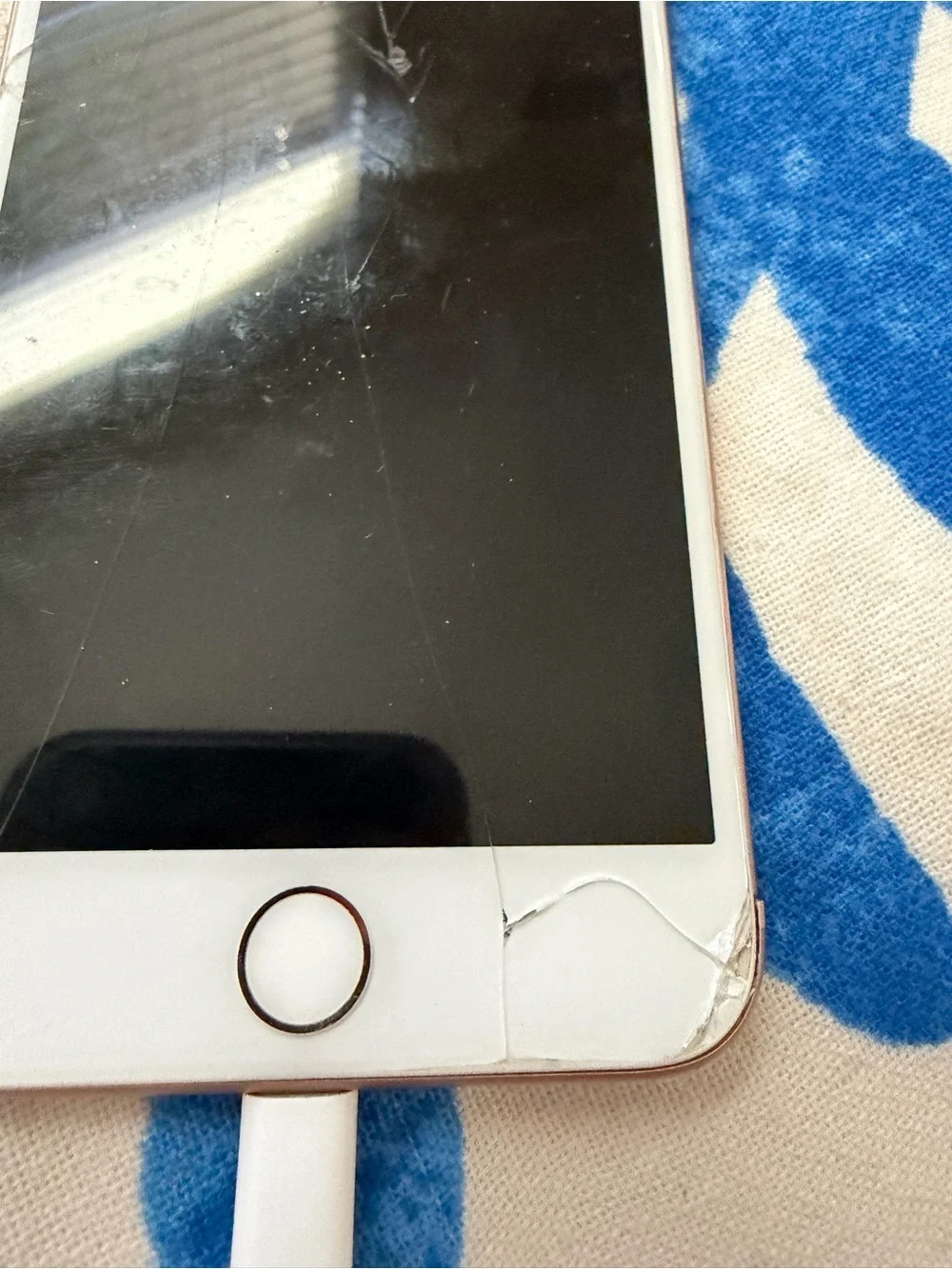 Apple iPhone 8 Gold Dual-Camera Smartphone